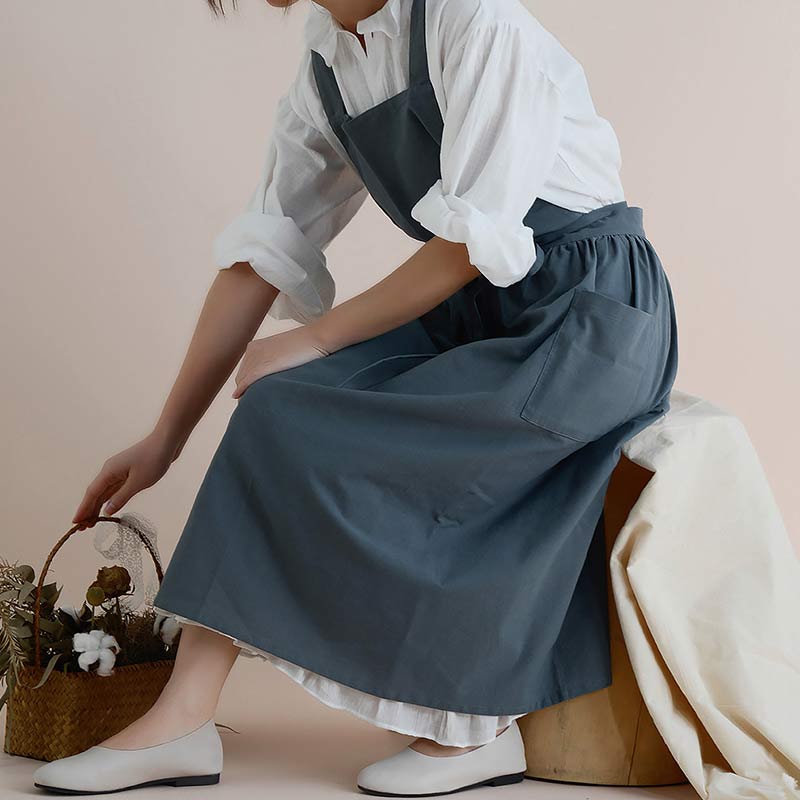BowLift | Waterproof Cotton Apron with Convenient Pockets - ChefMate