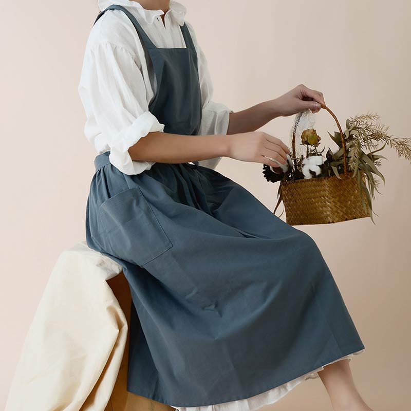 BowLift | Waterproof Cotton Apron with Convenient Pockets - ChefMate