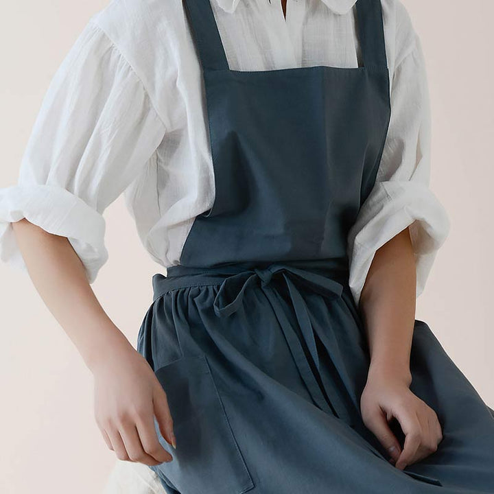 BowLift | Waterproof Cotton Apron with Convenient Pockets - ChefMate