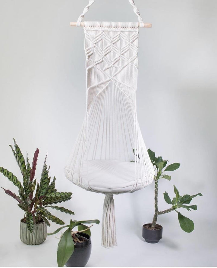 BowLift | Macrame Wall Hanging Cat Bed