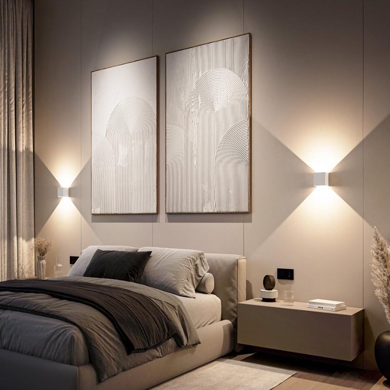 BowLift | Elegant LED wall lamp with atmospheric, warm light