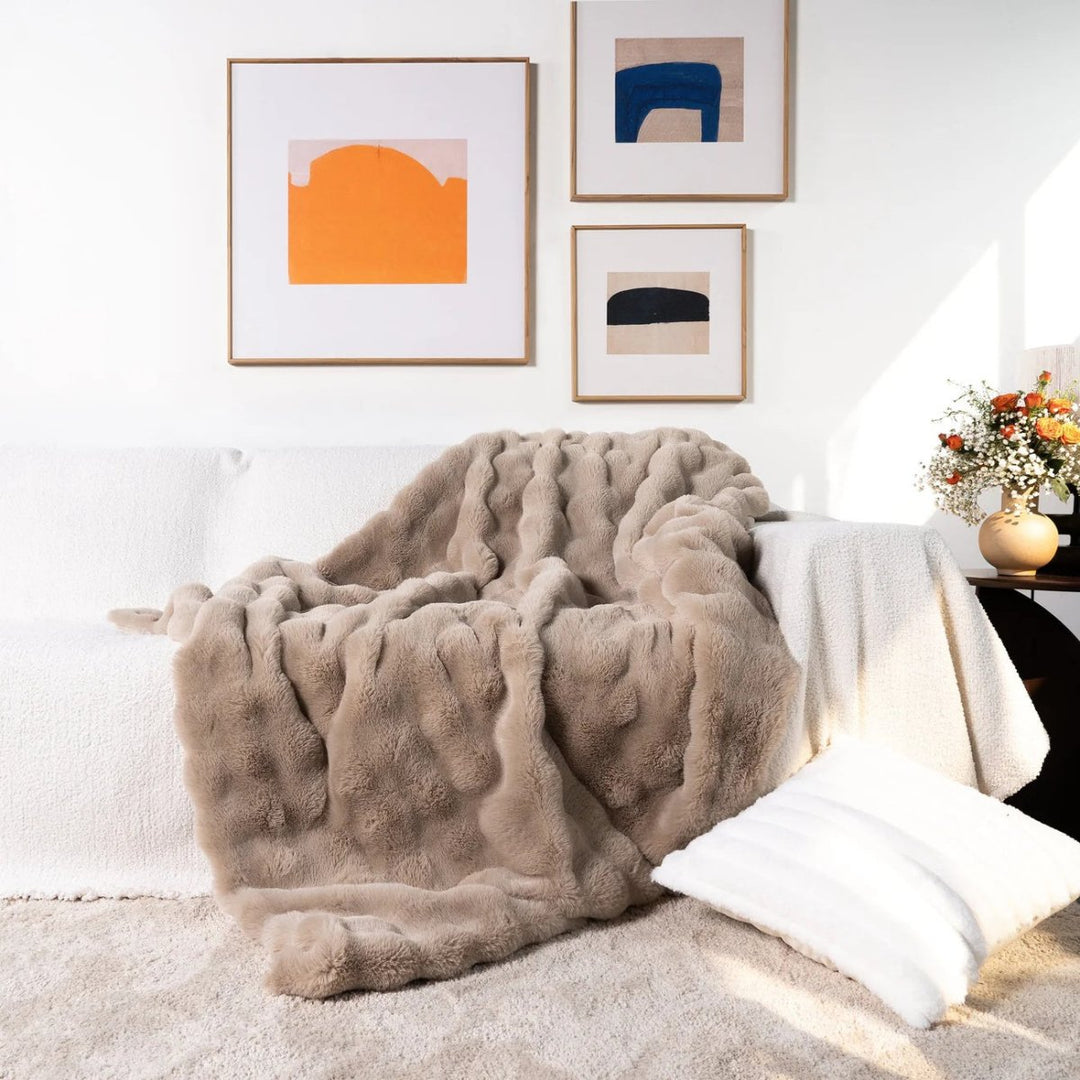 BowLift | ZenithThrow – Lightweight and Luxurious Travel Companion